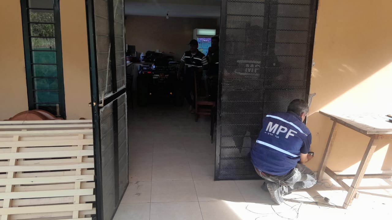 Condenaron a policías por utilizar presos para realizar trabajos de albañilería en una vivienda particular