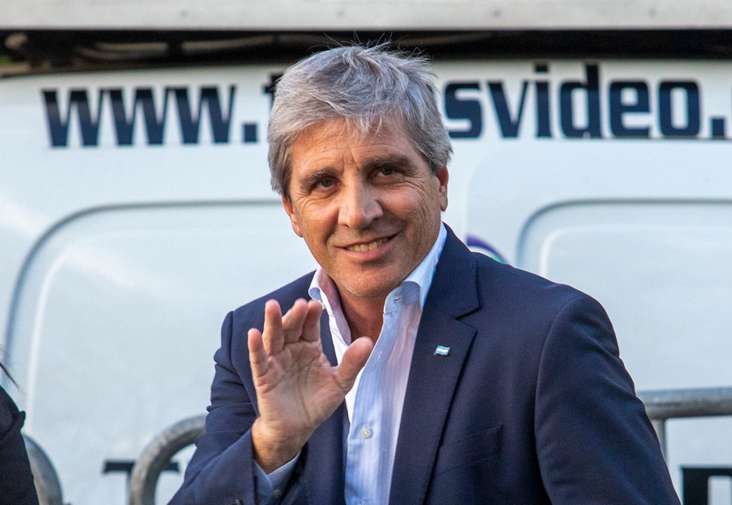 Caputo defendió el rumbo económico y redobló críticas al kirchnerismo y al periodismo