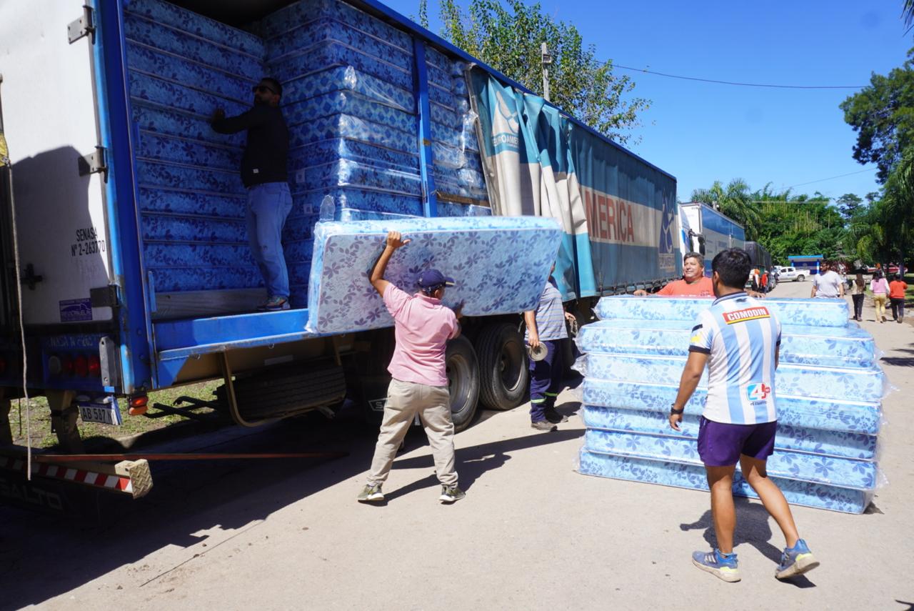 Asistencia tras el temporal: ya alcanzaron a más de 300 familias y amplían el operativo en el sur