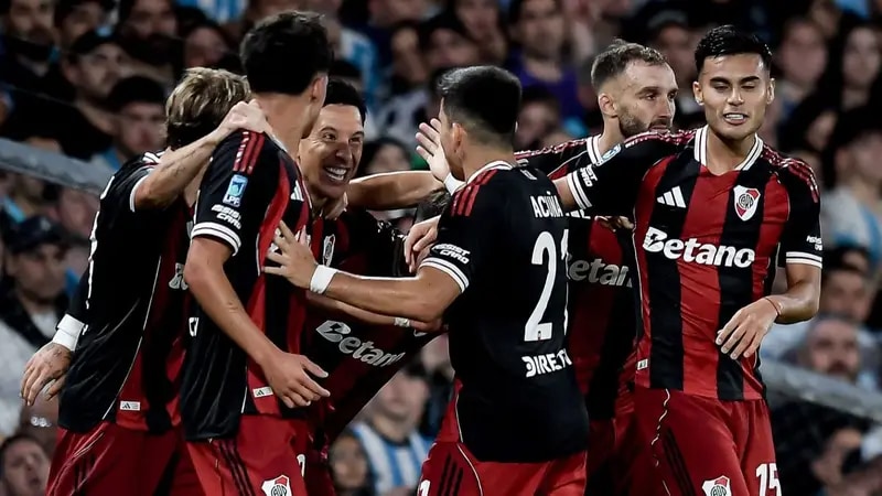 Un horror de Rojo y un Driussi letal: River se quedó con el clásico frente a Racing