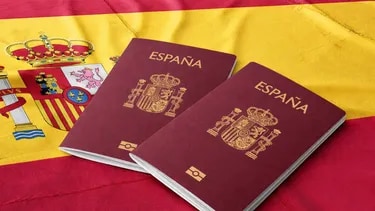 El gobierno español aprobó por decreto regularizar la situación de unos 500.000 inmigrantes 