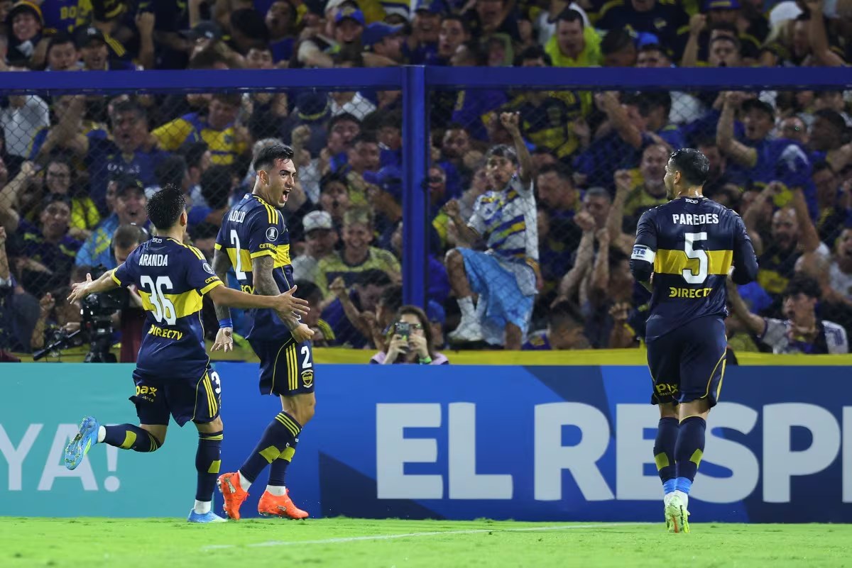 Noche perfecta en la Bombonera: Boca aplastó a Barcelona y sueña en grande