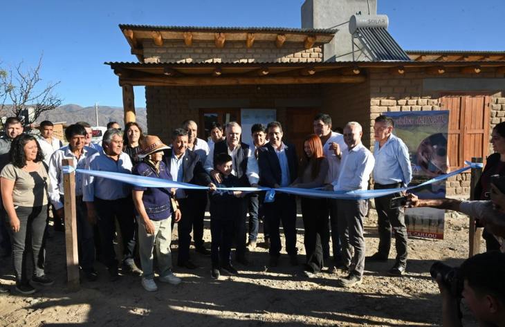 El Gobernador Osvaldo Jaldo entregó 24 viviendas en Amaicha del Valle