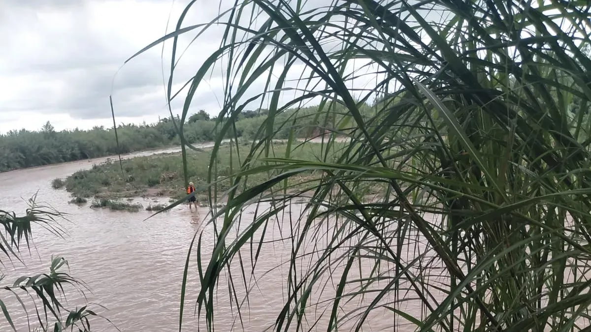 Hallaron un cadáver en avanzado estado de descomposición a orillas del Río Salí en la localidad de Leales