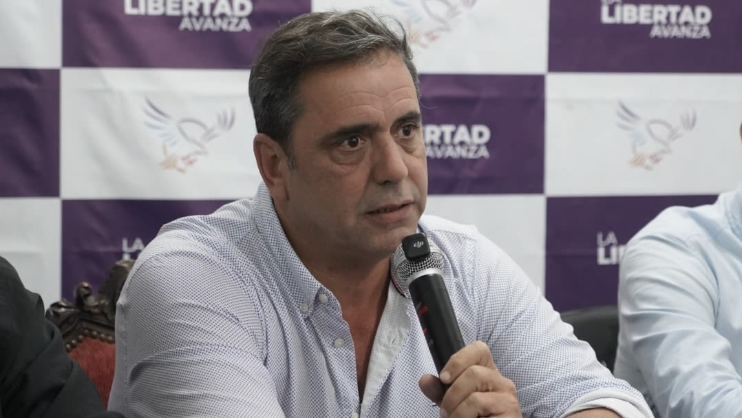 Catalán redobla la apuesta: propone eliminar delegados comunales y apunta contra “cajas políticas”