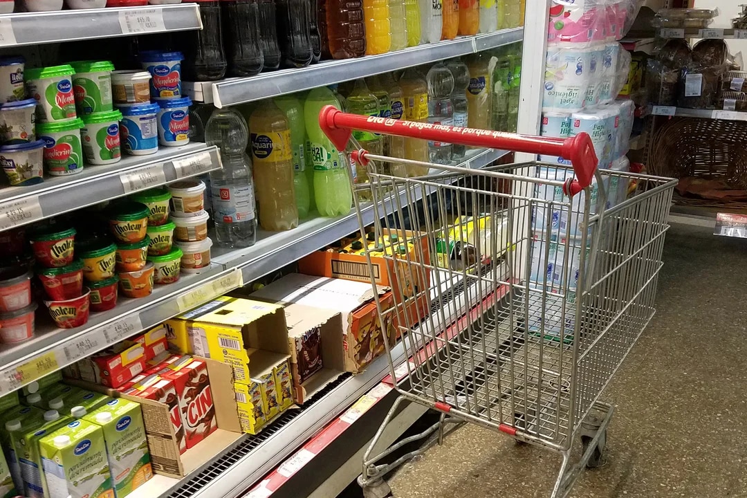 El consumo muestra un leve repunte, pero cae en supermercados y crecen las compras de cercanía