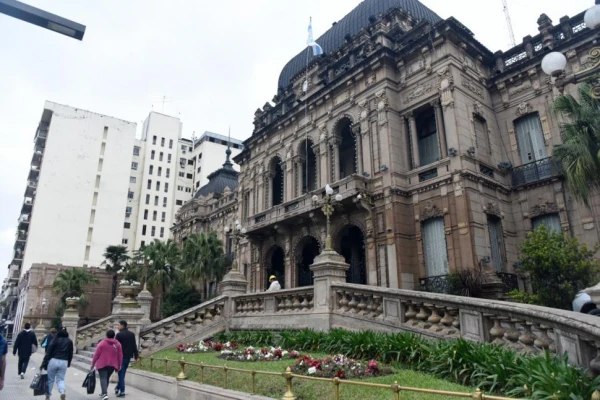 Tucumán conservó superávit en 2025, pero las provincias en conjunto cerraron con déficit y crece la presión fiscal