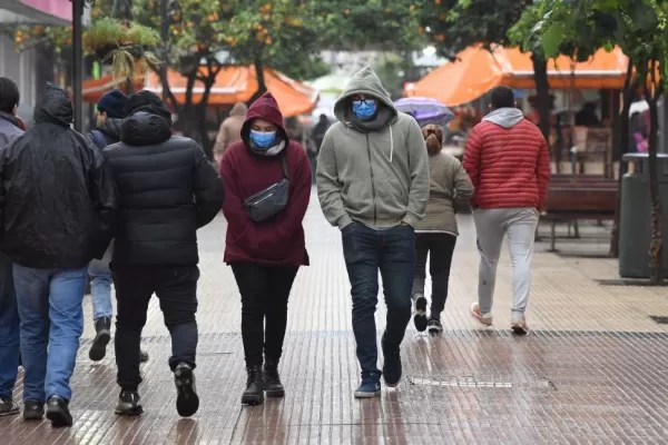 El frío invernal desembarca en Tucumán: lunes con lluvias y un fuerte descenso de la temperatura