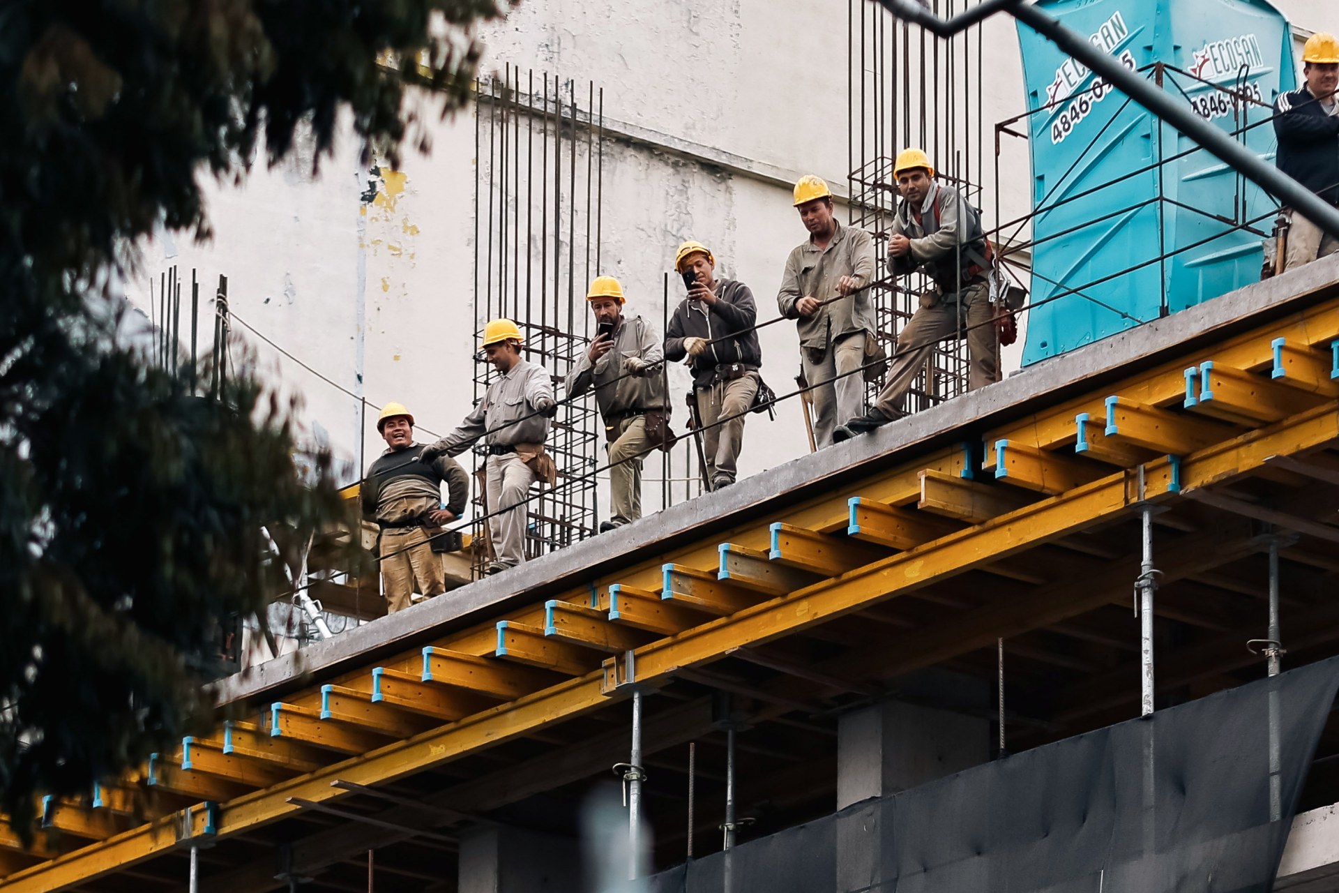 El empleo en la construcción volvió a crecer en febrero, pero se mantiene por debajo de niveles históricos