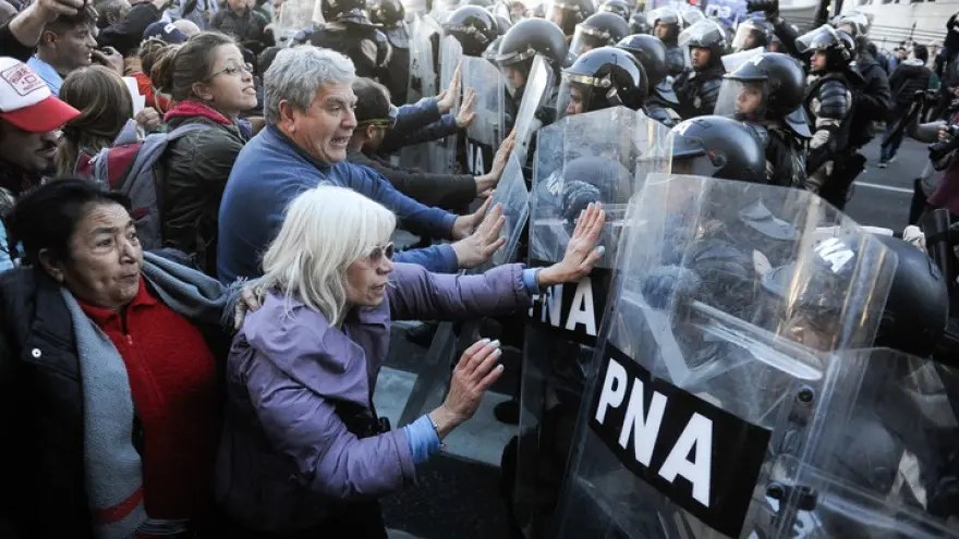 La Justicia ordenó reabrir causa por represión a jubilados y aparta a jueces federales 