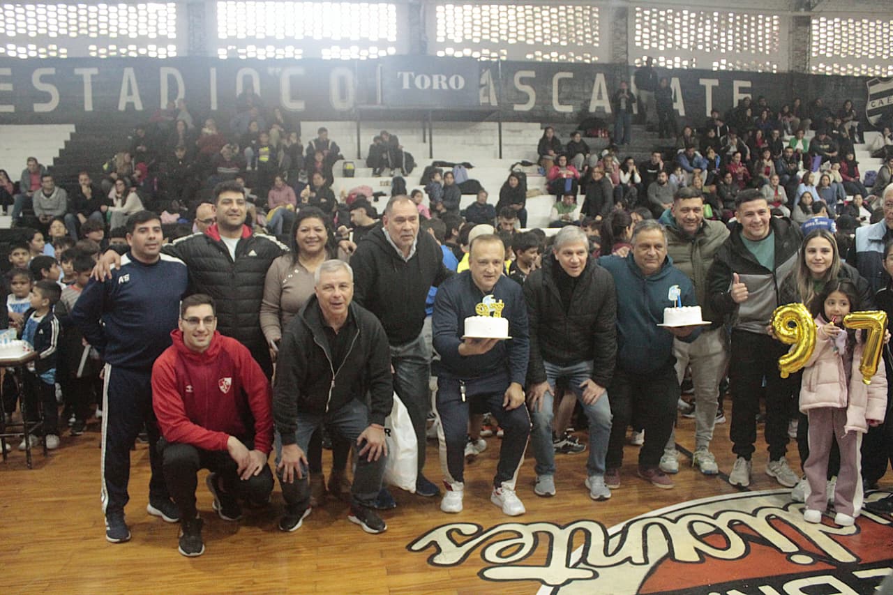 La ATBB cumplió 97 años y lo festejó donde más importa: en una cancha con los más pequeños