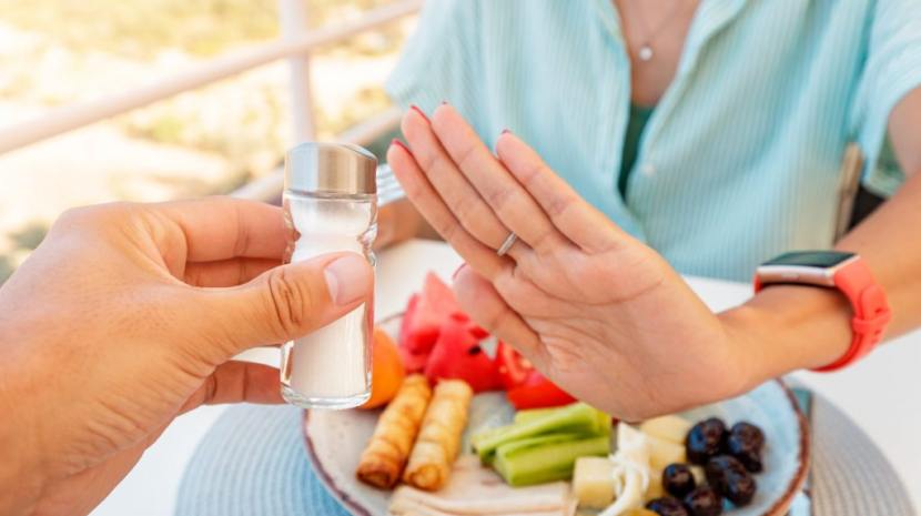 Hipertensión en Argentina: instan a reemplazar el salero por especias y alimentos frescos para cuidar el corazón