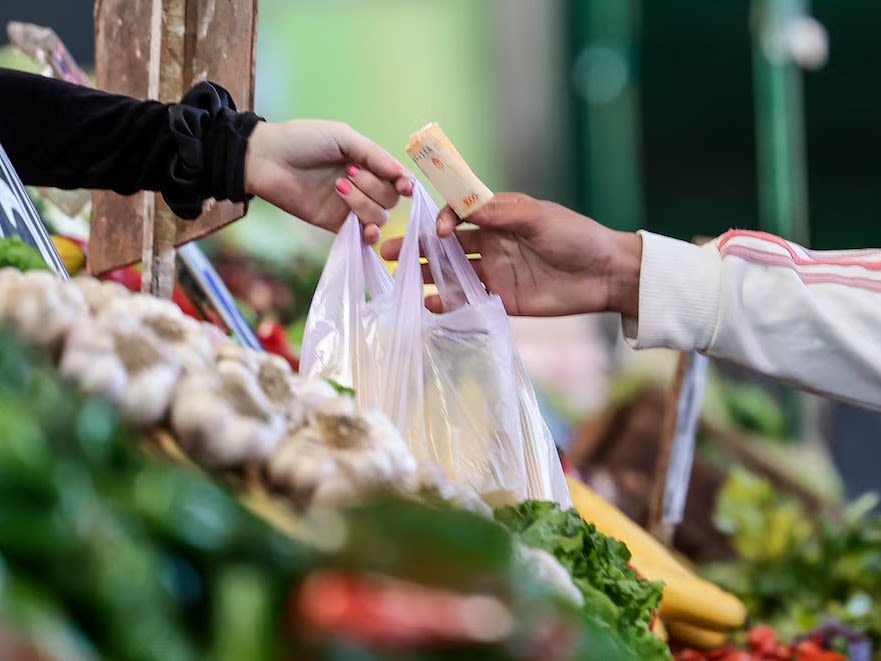Las canastas básicas en Tucumán dan un respiro al subir por debajo de la inflación en abril