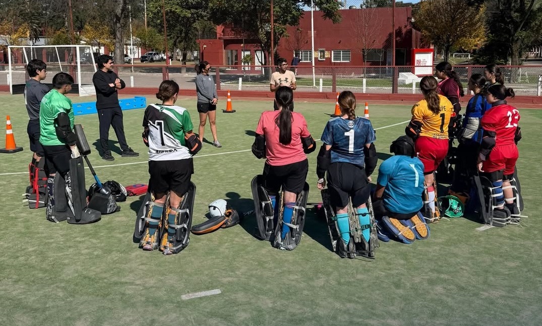 20 arqueros juveniles tucumanos participaron de una actividad específica para el puesto