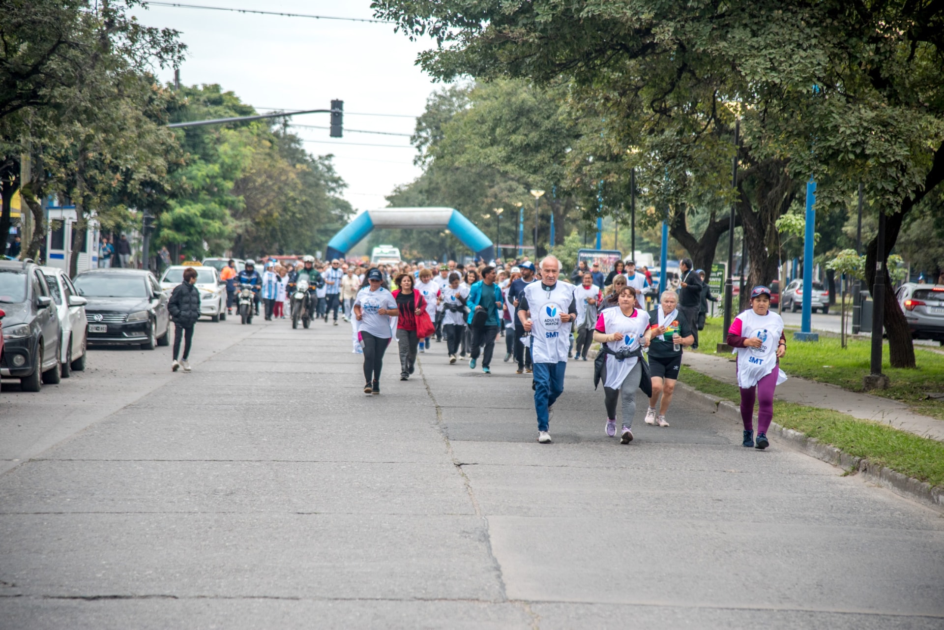 Cerca de mil adultos mayores participaron de una maratón inclusiva organizada por el Municipio capitalino