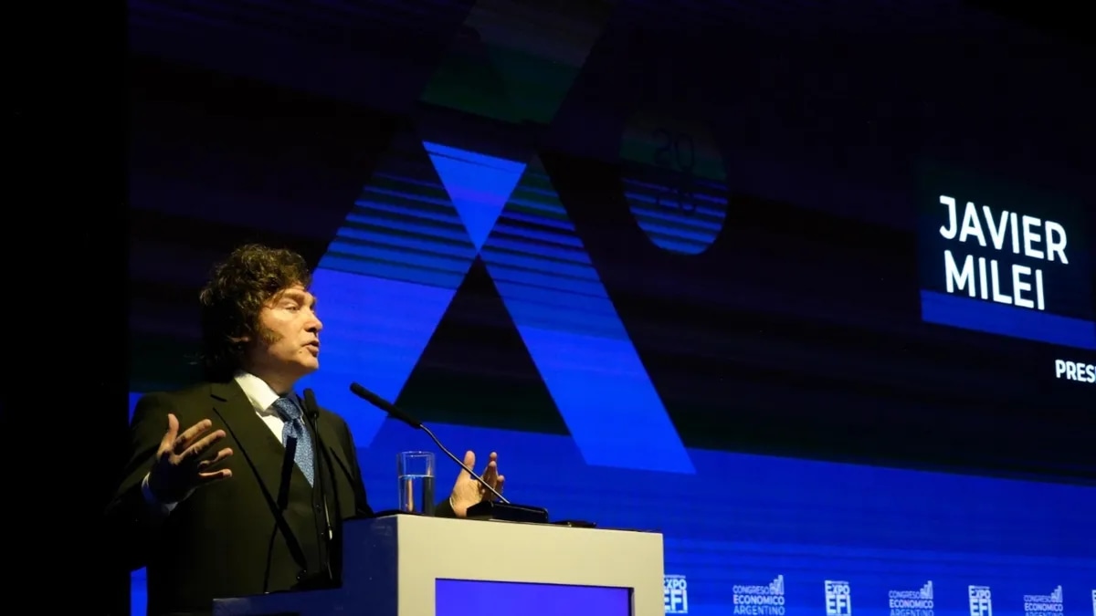 Javier Milei inicia la semana con dos disertaciones sobre macroeconomía e inserción laboral