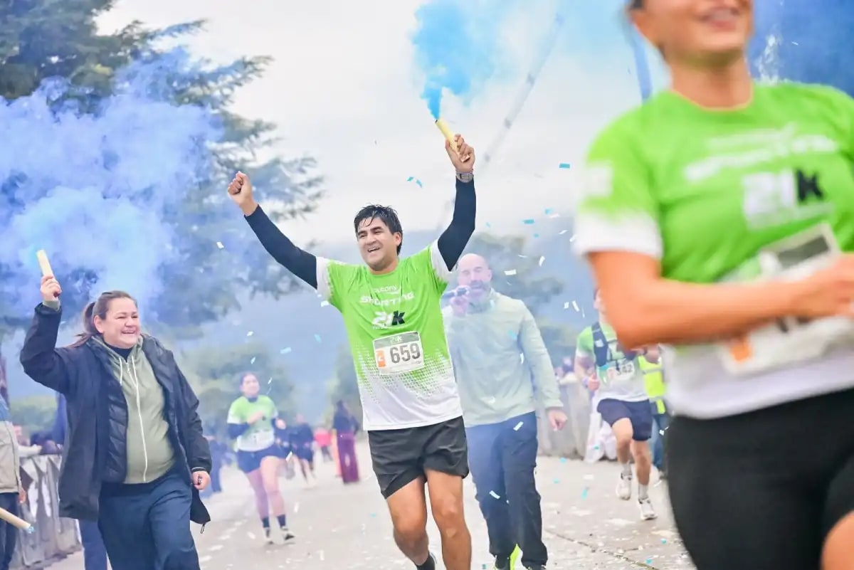 Un corredor completó la media maratón y descubrió el sexo de su futuro hijo en la línea de llegada
