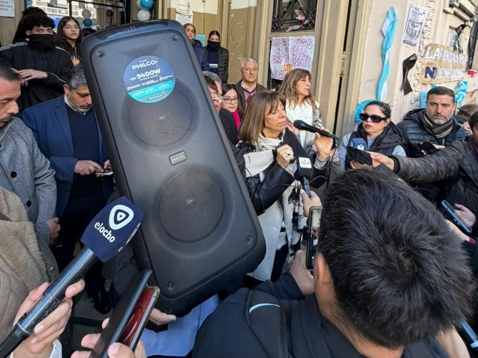 Escala el conflicto en la Normal: alumnos mantienen la protesta y tildan de “mentirosa” a la ministra Montaldo