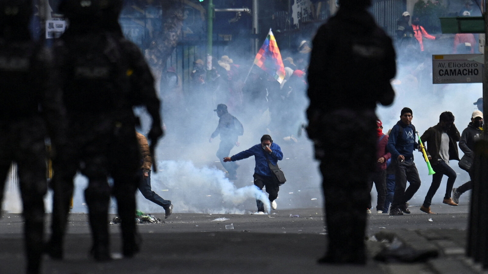 EE.UU. asegura que Bolivia enfrenta “un golpe de Estado” impulsado por la izquierda, el crimen organizado y traficantes