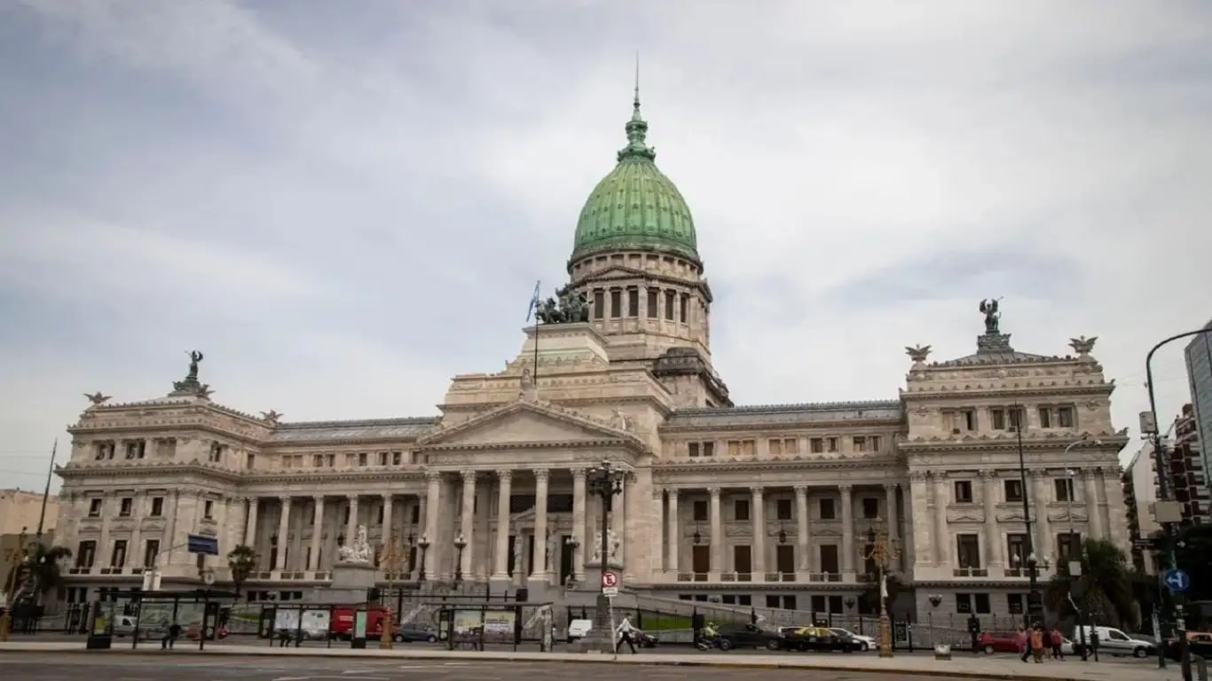 El Gobierno buscará reducir subsidios por Zona Fría y bloquear la interpelación contra Manuel Adorni