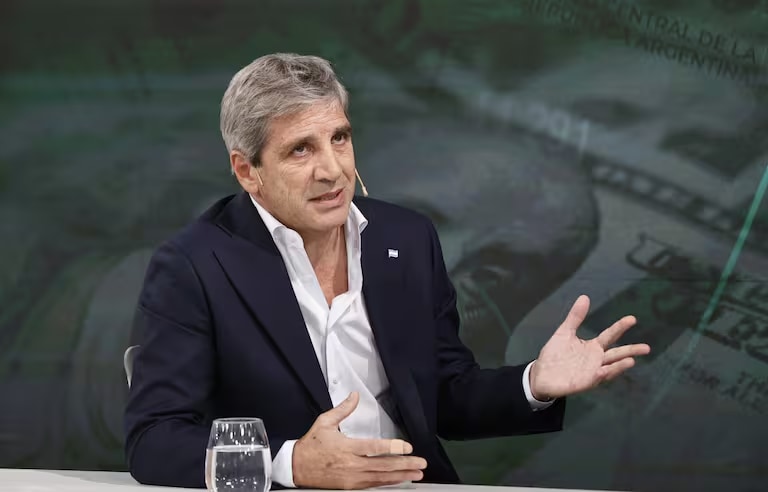 Caputo recibirá a contadores para intentar despejar dudas sobre la Ley de Inocencia Fiscal