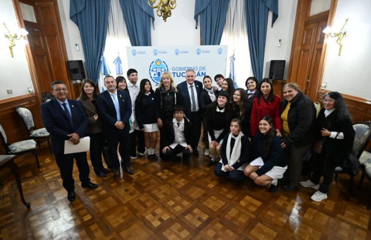 Jaldo recibió a alumnos de la Escuela Normal y les prometió obras y la cobertura de vacantes