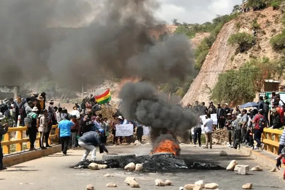 Se agrava la crisis institucional en Bolivia: hay bloqueos en siete departamentos y desabastecimiento de insumos