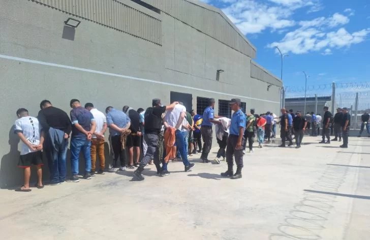 El Gobierno echó a un agente penitenciario que les vendía celulares a los presos en Benjamín Paz