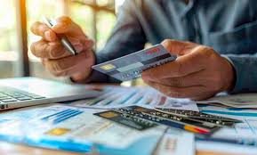 Indicios de alivio en el crédito al consumo: la morosidad familiar frena su escalada tras alcanzar niveles máximos