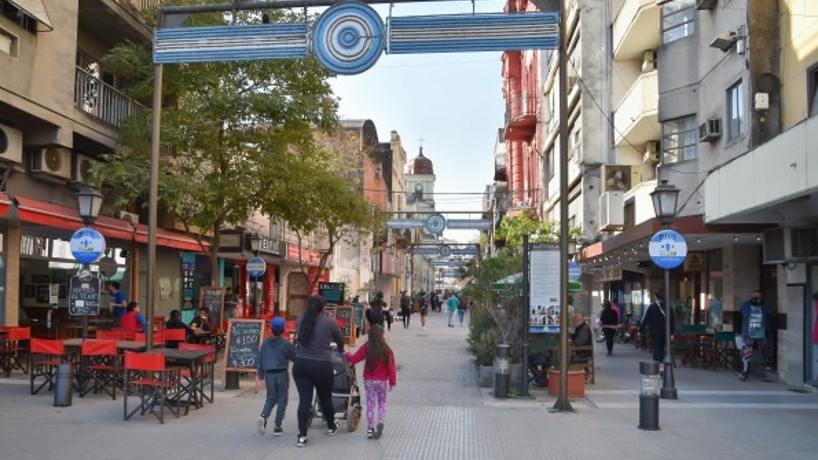 El feriado del 25 de Mayo se presenta fresco y con cielo parcialmente nublado en toda la provincia