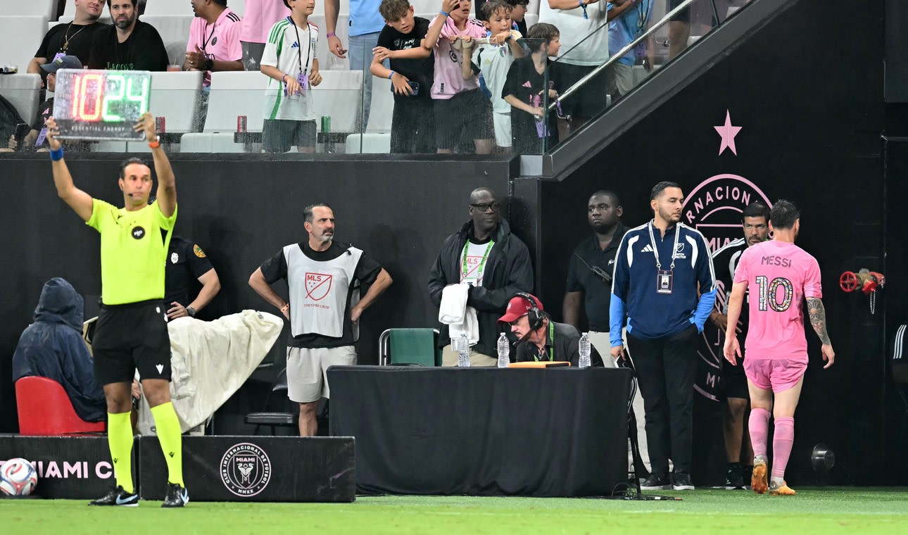 De Paul festejó, pero la fiesta se opacó con la salida por lesión de Messi