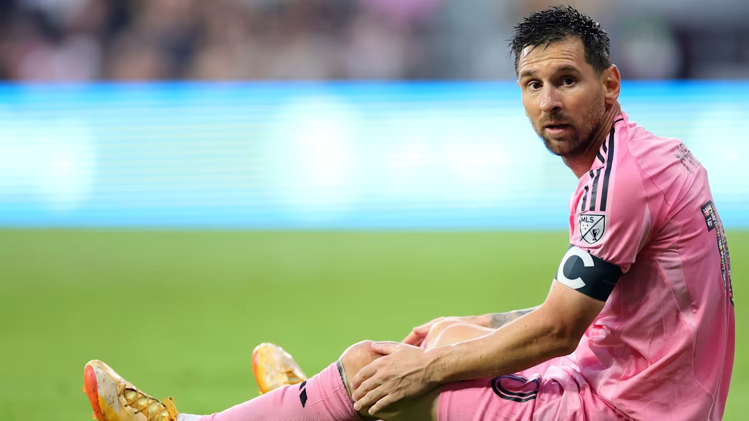Leve lesión muscular: Messi se recupera y no peligra su presencia en el debut