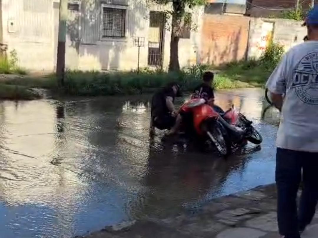 Canelada y Cobos llevaron al Ersept el reclamo de vecinos por derrames cloacales en Villa 9 de Julio