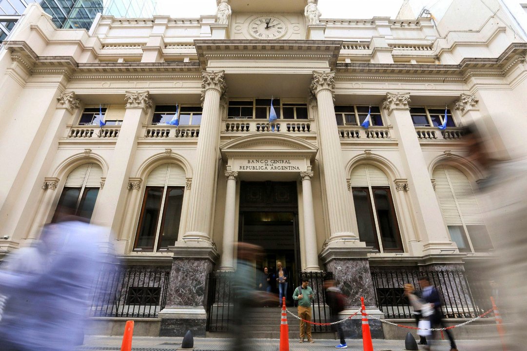 El Tesoro y el Banco Central formalizaron la recompra de Letras Intransferibles por $18,4 billones