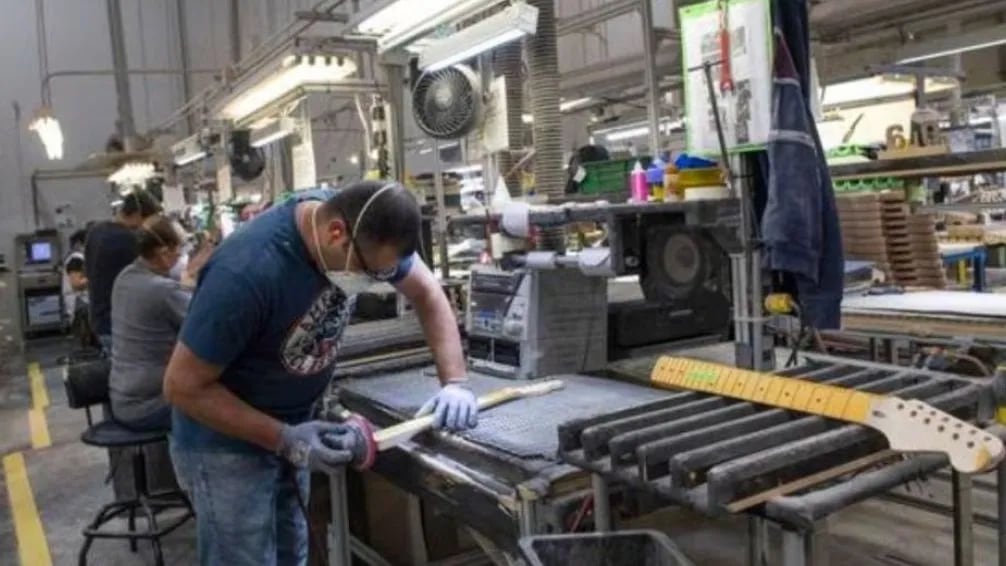 Un informe privado indicó que la actividad económica se estancó en abril tras el repunte de marzo