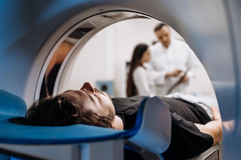 Pacientes con esclerosis múltiple denuncian barreras burocráticas y demoras en el acceso a sus tratamientos esenciales