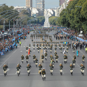 DESFILE1.jpg DESFILE1.jpg