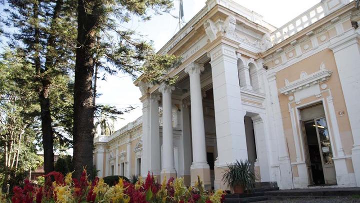 Negociaciones con universidades en medio de caída de calidad y reconocimiento para la UNT