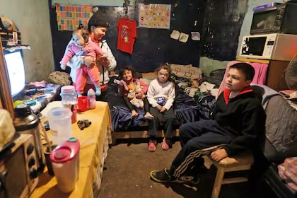 El 38% de los hogares tucumanos registra una escolaridad baja o muy baja