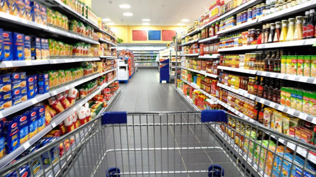 Buscan prohibir la venta de golosinas en las líneas de caja de los supermercados