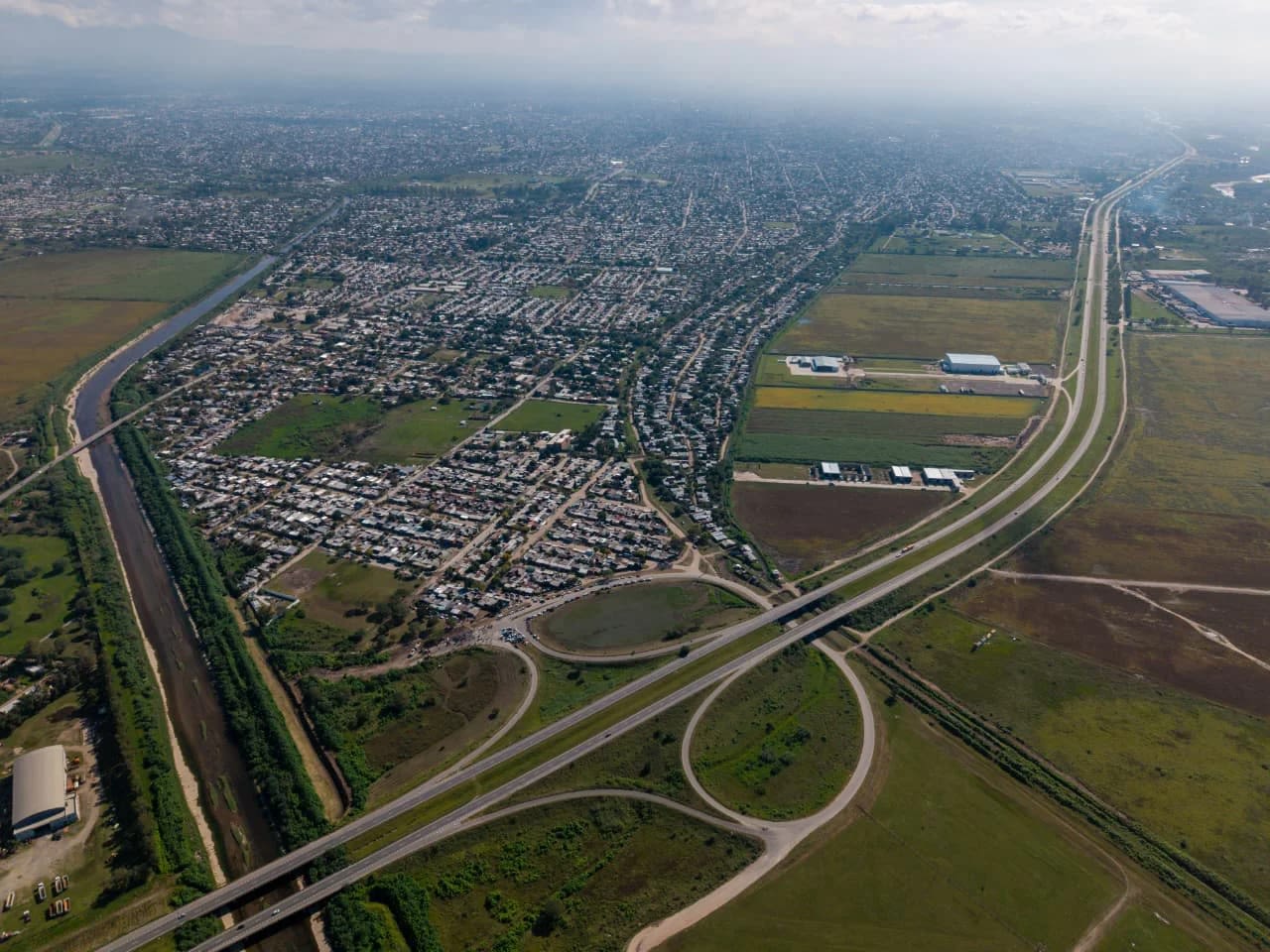 La Provincia oficializó un aporte de $ 700 millones a la Capital para una obra clave contra las inundaciones