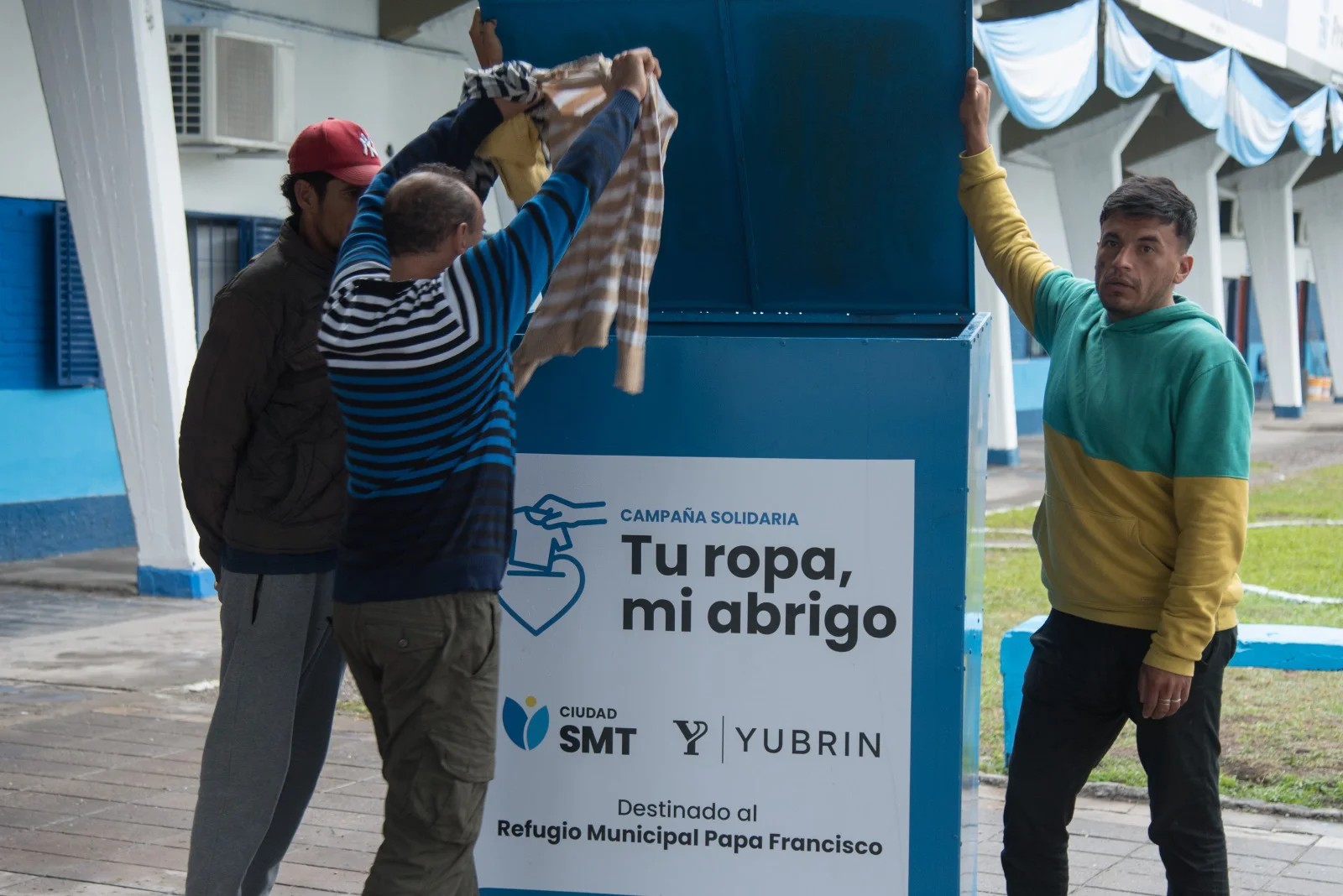 “Tu ropa, mi abrigo”: Municipio y sector privado unen esfuerzos para asistir a personas en situación de calle