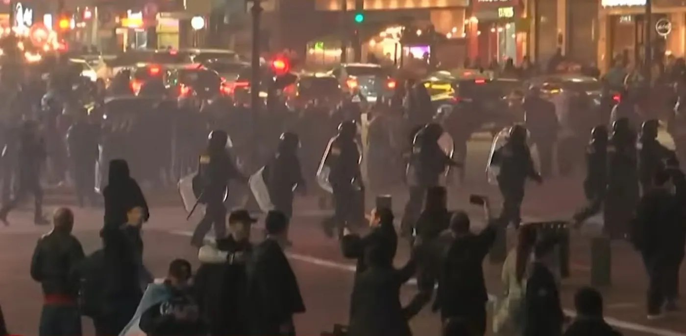 Incidentes en el Obelisco entre la Policía y simpatizantes del Indio Solari 