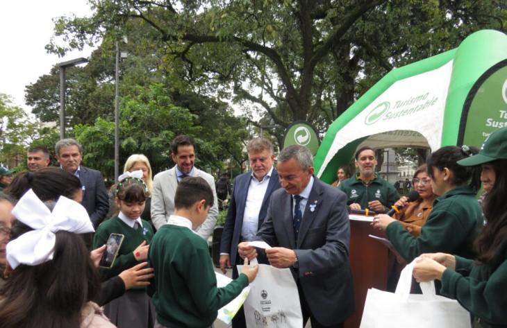 Estudiantes reafirmaron su compromiso con el planeta en un evento de Turismo Sustentable