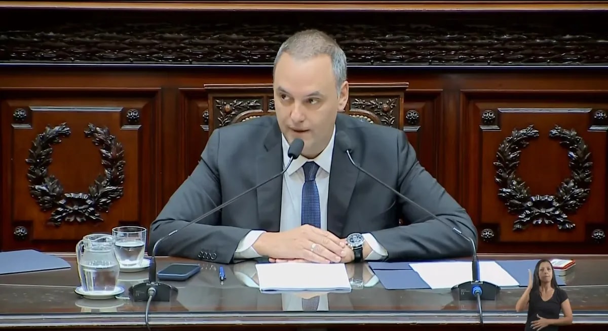 Adorni prepara una declaración jurada para responder a los cuestionamientos sobre su patrimonio