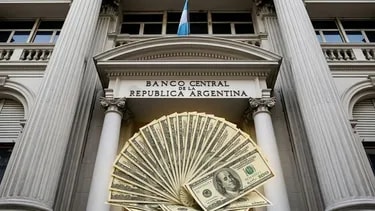 El Gobierno canjeó bonos CER del Banco Central por títulos en dólares y fortaleció su cartera de deuda soberana