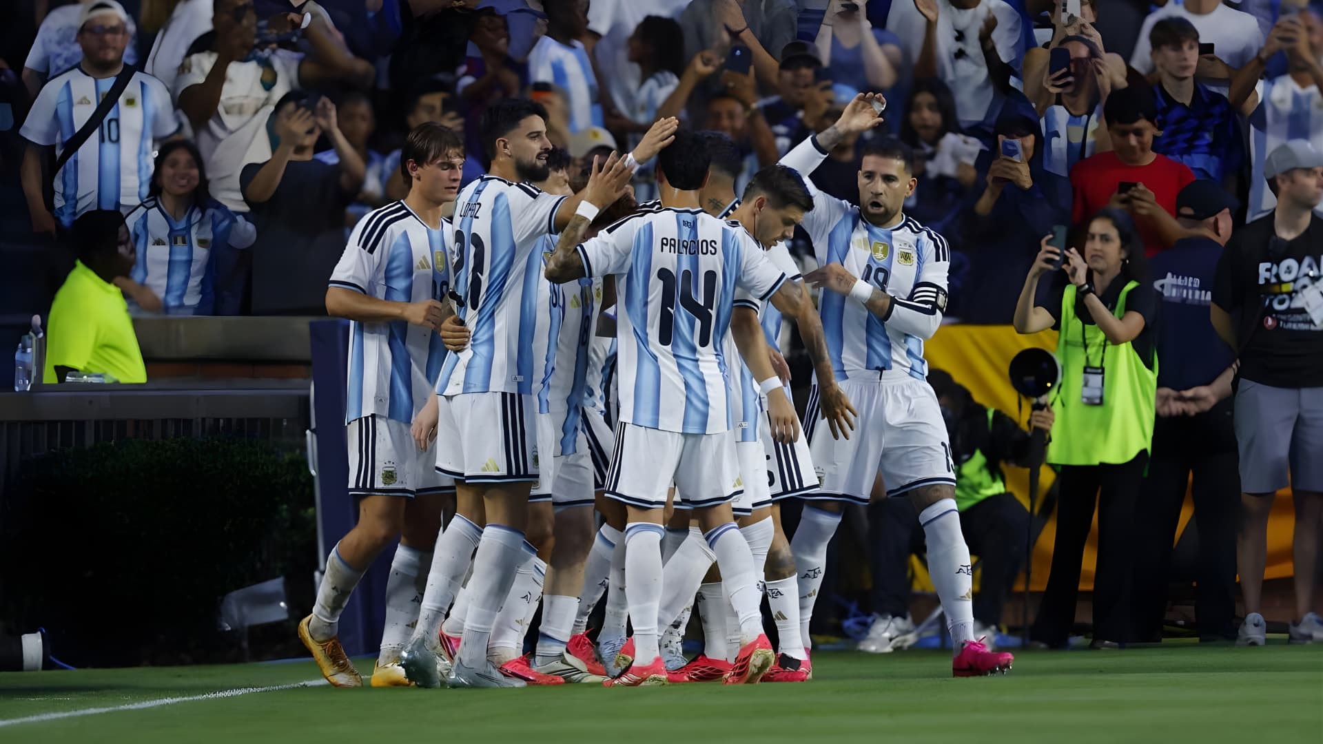 Argentina goleó a Islandia y completó la fase de amistosos sin derrotas y con mucha ilusión