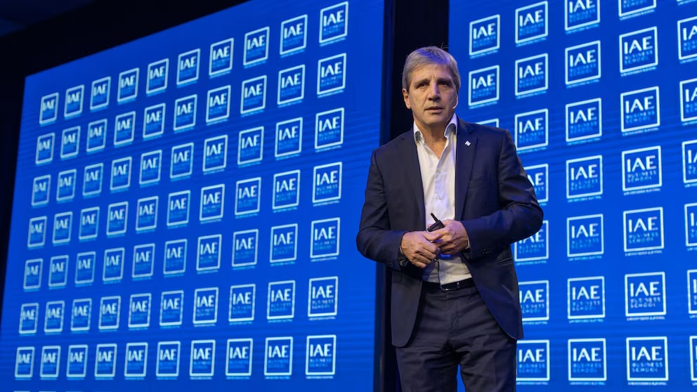 Luis Caputo molestó ante una eventual candidatura presencial de Kicillof: “Toman a la gente por boluda”