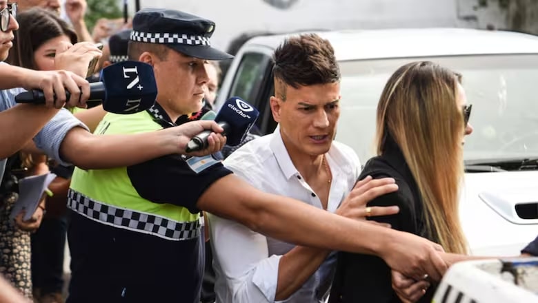 el-arquero-uruguayo-sebastian-sosa-acompanado-por-BEGM25XUDRH7JAKQCJEDYFL6BE.jpg el-arquero-uruguayo-sebastian-sosa-acompanado-por-BEGM25XUDRH7JAKQCJEDYFL6BE.jpg