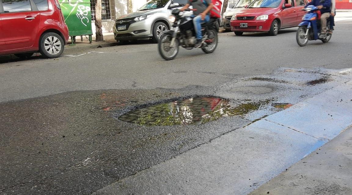 Concejal radical cuestionó al Municipio por pedirle que deje de presentar reclamos vecinales por baches